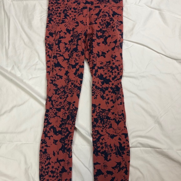 LuLu Final lap Crop Sz 4 - Picture 2 of 9